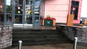 Облицовка бетонной лестницы ресторана McDonald's