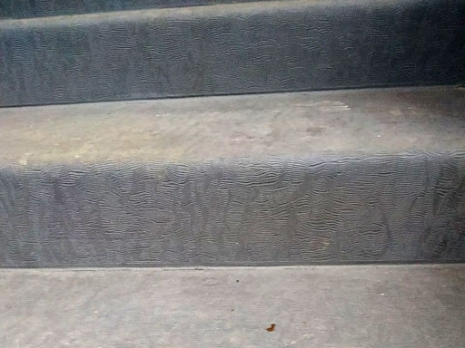 Нескользкая облицовка бетонной лестницы