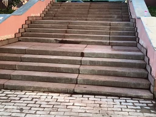 Облицовка бетонной лестницы школы №2030