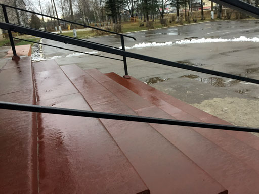 Облицовка бетонных ступеней школьного крыльца в Решетниково
