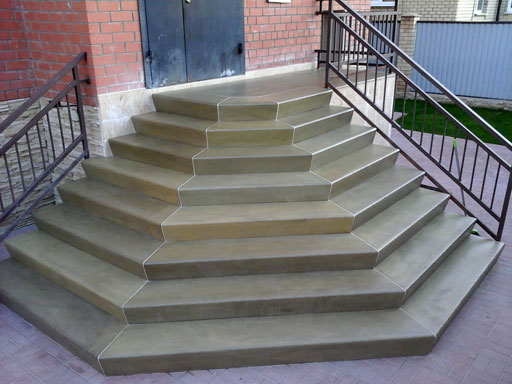 Облицовка уличной лестницы коттеджа в Твери