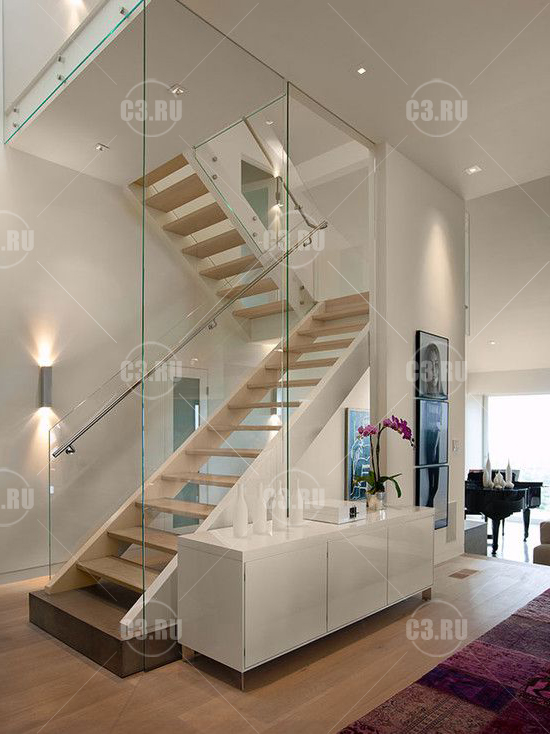 Стильная лестница с прозрачными перилами