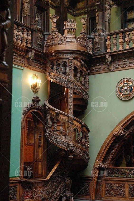 Винтовая лестница румынского замка
