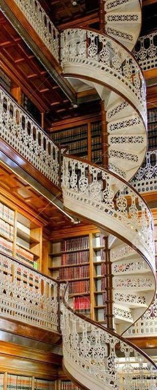 Лестница в британской библиотеке