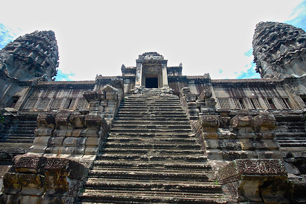 Лестница Храма Ангкор-Ват в Камбодже