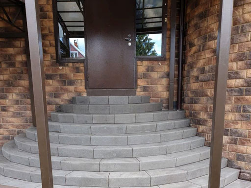 Облицовка бетонной лестницы в доме в МО
