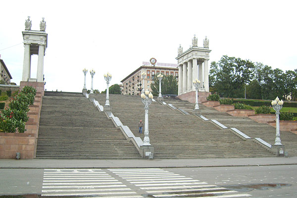 Центральная лестница набережной 62-й Армии в Волгограде