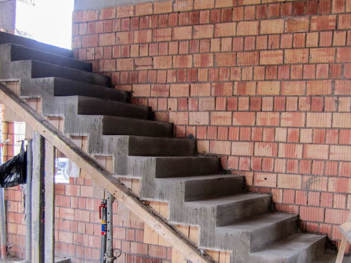 Монтаж готовой лестницы из бетона
