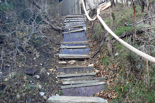 Опасная лестница в Ялте