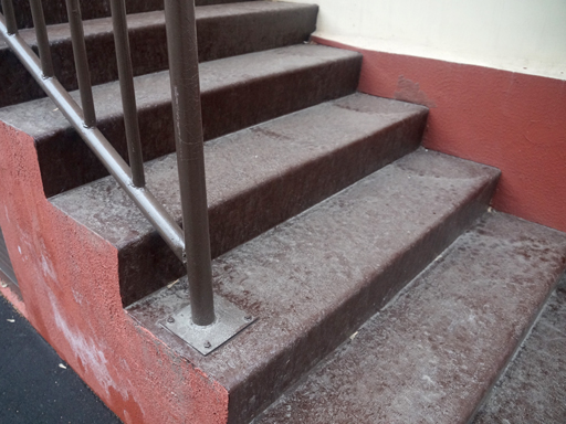 Плинтус для бетонной лестницы