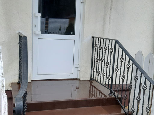 Облицовка бетонной лестницы в доме по ул. Волынской, 106 в