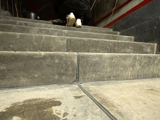 Облицовка ступеней бетонной лестницы, затирка