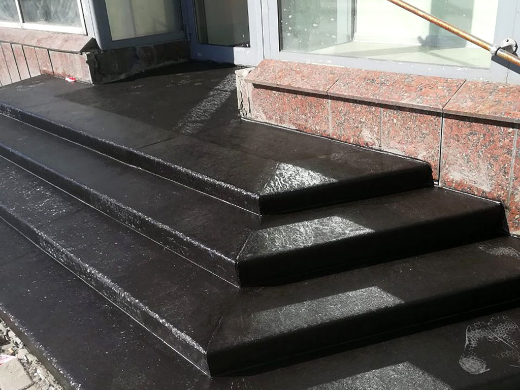 Отделка бетонной лестницы коммерческого здания