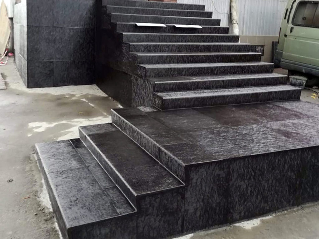 Отделка бетонной лестницы крыльца необычной формы