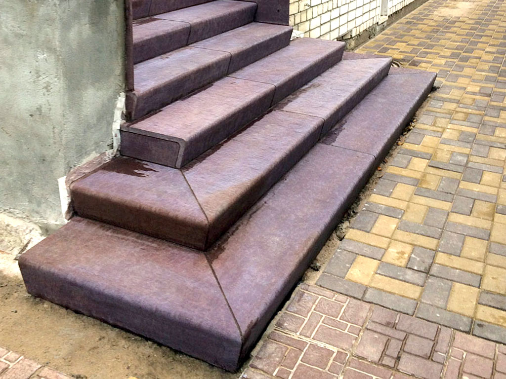 Облицовка бетонной входной лестницы