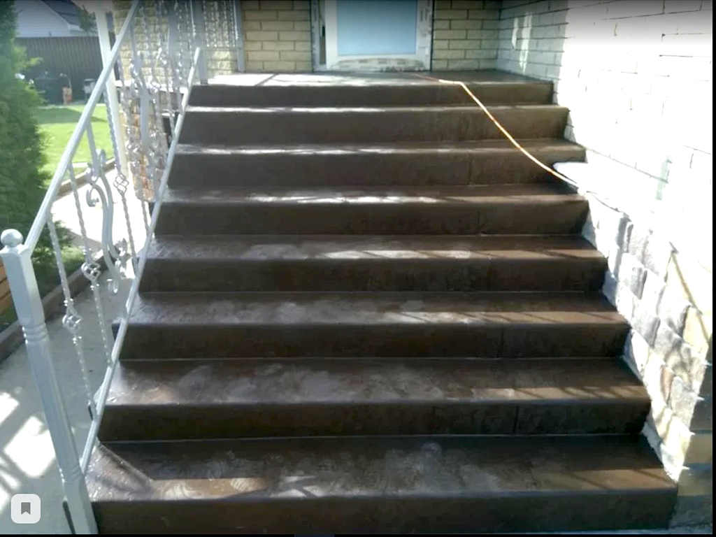 Облицовка лестницы бетонного крыльца коттеджа