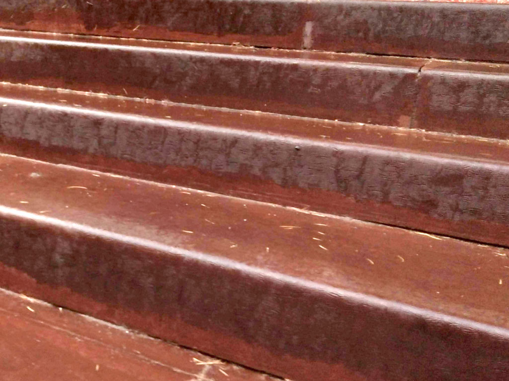 Облицовка лестницы на улице накладками и плитами С3