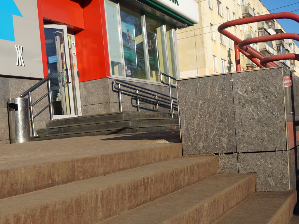 Облицовка бетонной лестницы по технологии C3 возле магазина "Слово" в Твери
