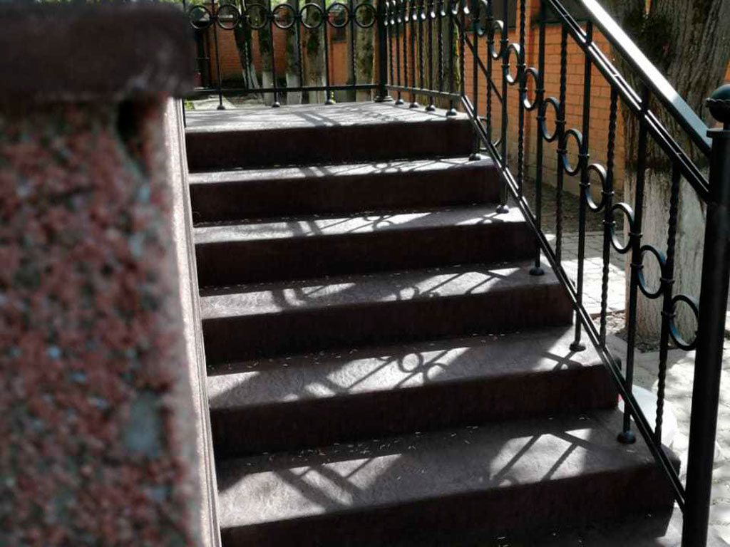 Облицовка лестницы сложной формы