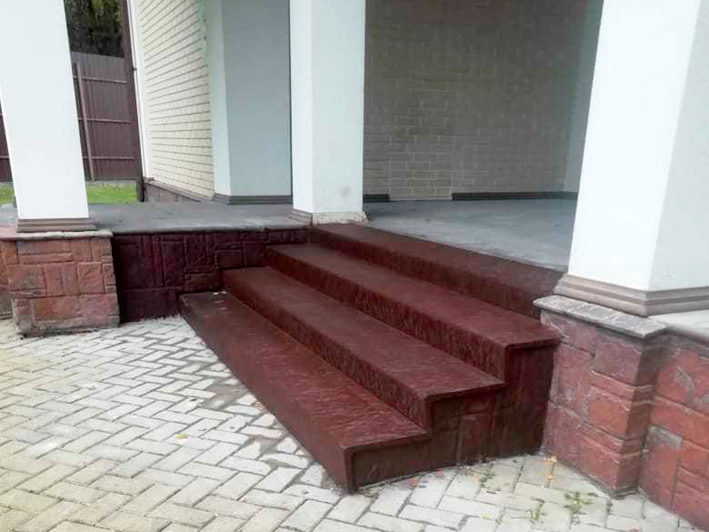 Отделка лестниц из бетона в частном доме в Подольске