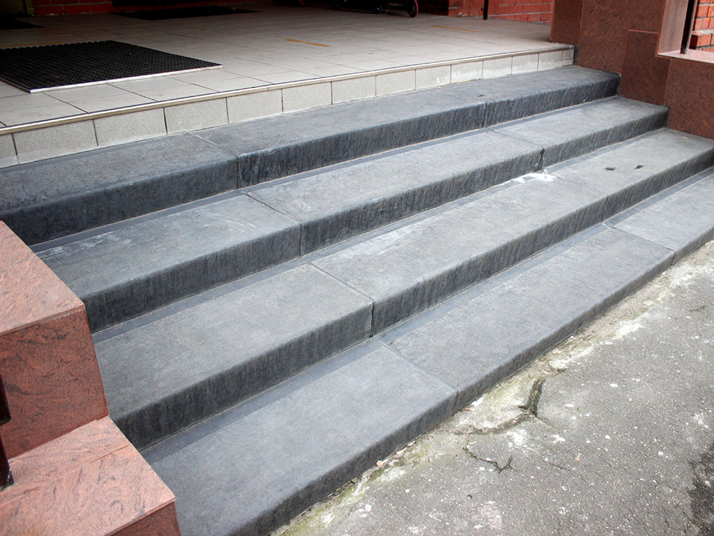 Накладные ступени для лестниц из бетона МКД на Авиамоторной