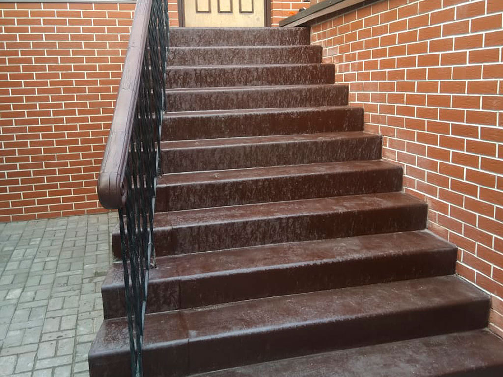 Лестница на крыльцо частного дома в Куркино