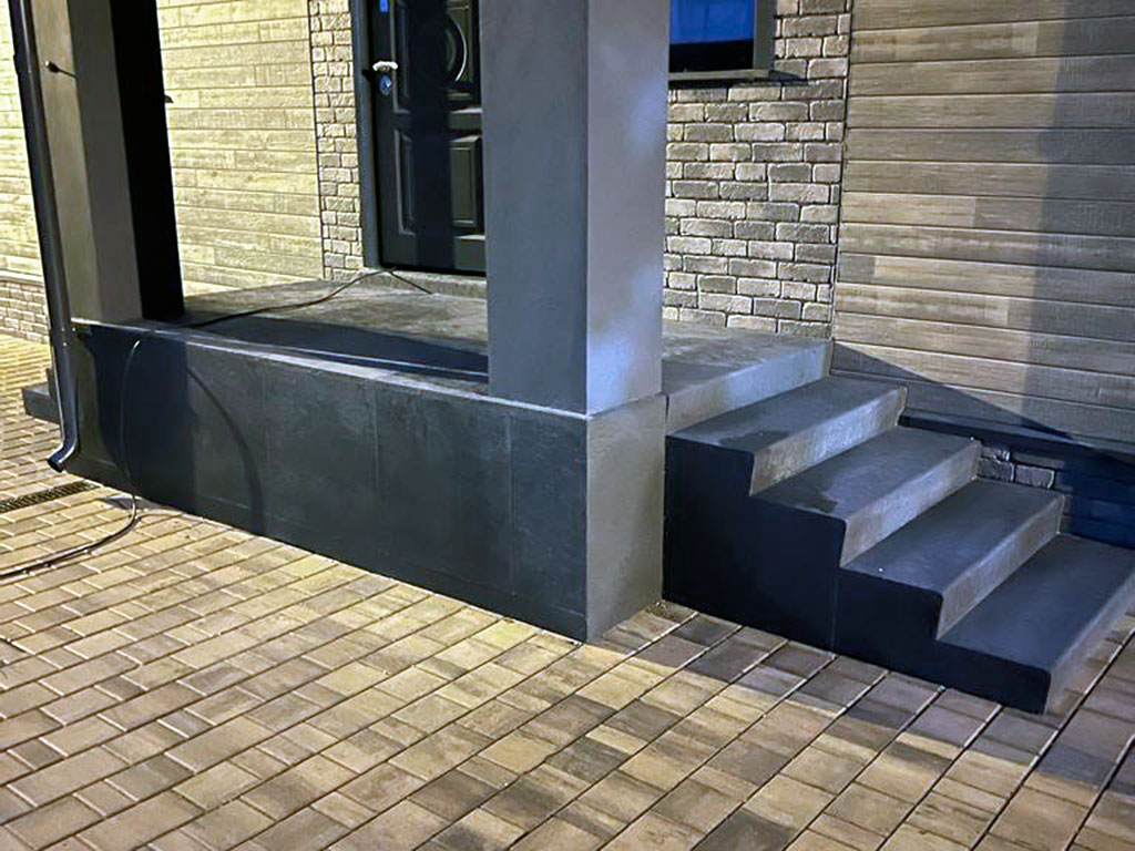 Облицовка бетонной лестницы дома в Коломне