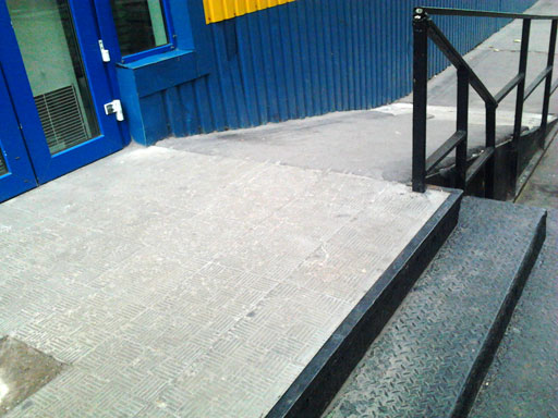 Облицовка бетонной лестницы магазина 7-й Континент