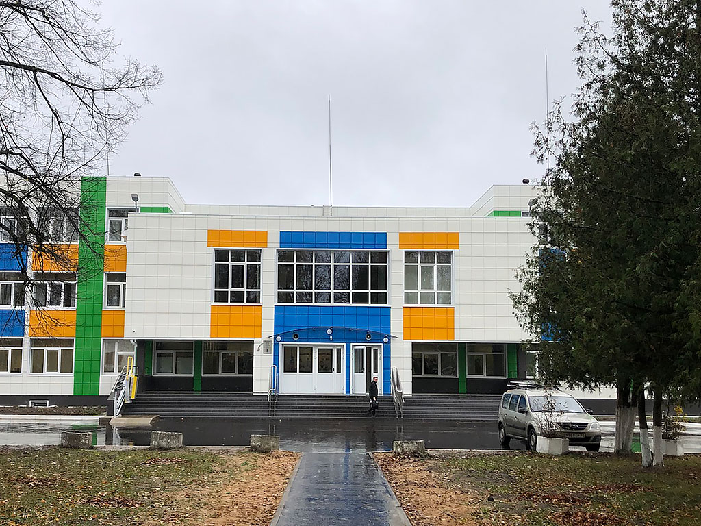 Облицовка бетонной лестницы школы в с. Медное