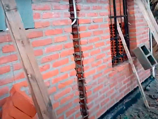 Монтаж дома и ступеней лестниц дома в Аргентине