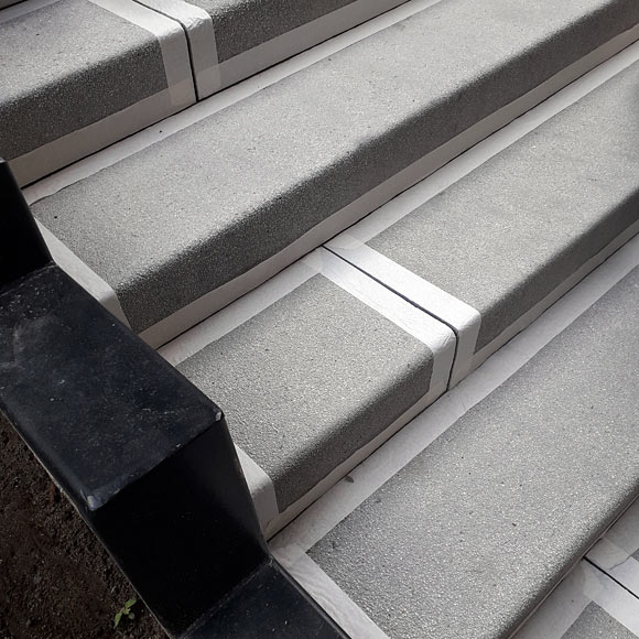 Облицовка бетонной лестницы в Artplayy