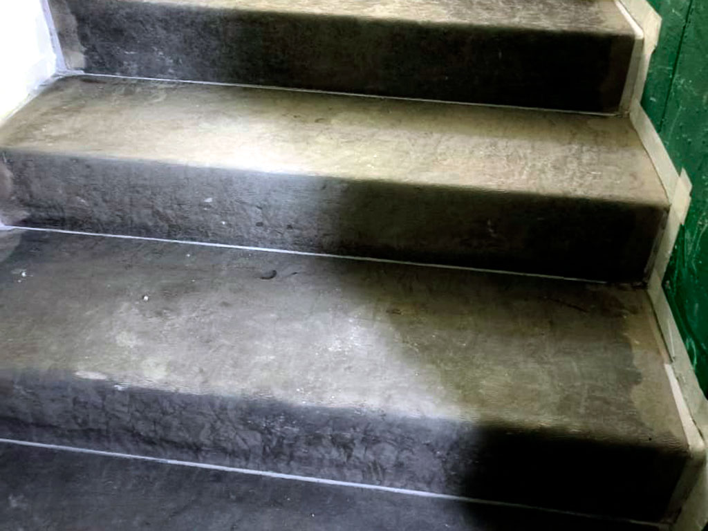 Облицовка ступеней бетонной лестницы в подвал на ул. Б. Бронная, 29
