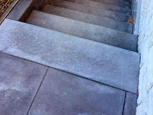 Облицовка бетонных лестниц на ул. Батинская, 16 в Твери