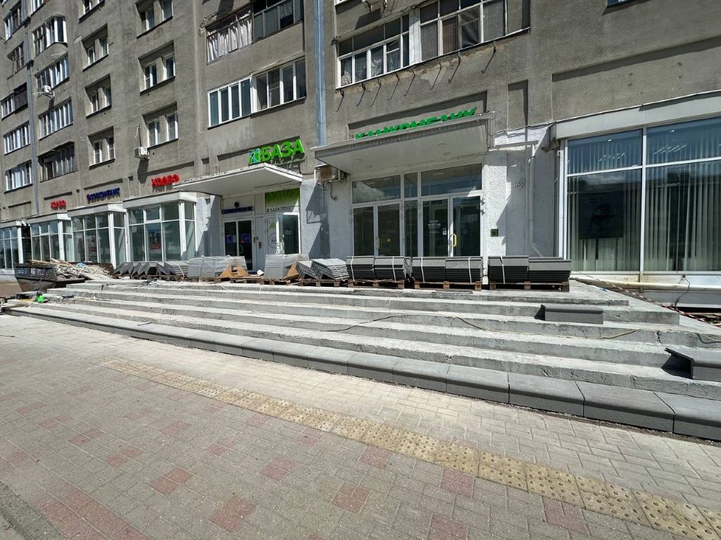 Монтаж ступеней C3 с капиносами на крыльце