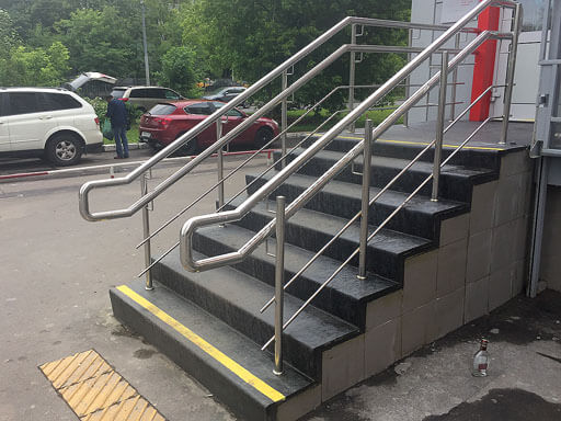 Облицовка бетонной лестницы на улице