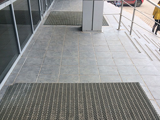 Облицовка ступеней бетонной лестницы ТЦ 