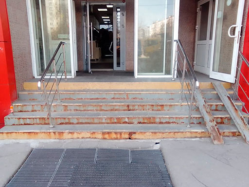 Бетонная лестница магазина на Чертановской до облицовки