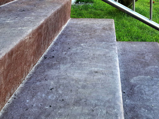 Облицовка крыльца бетонной лестницы в детском саду
