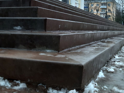 Облицовка бетонной лестницы в дворце культуры