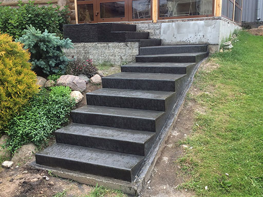 Облицовка бетонных ступеней двухмаршевой лестницы для крыльца