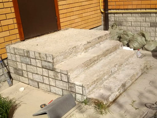 Облицовка бетонной лестницы в частном доме 