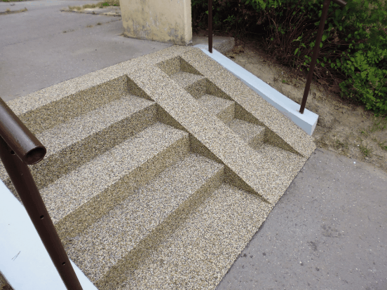 Облицовка лестницы каменной крошкой