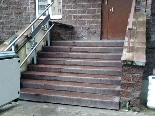 Облицовка бетонной лестницы каменным шпоном