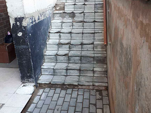 Облицовка бетонной лестницы на ул. Космонавтов, 11 в Красногорске
