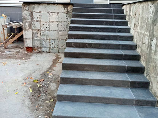 Бетонная лестница в Красногорске после ремонта