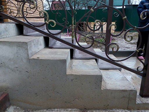 Облицовка ступеней бетонной лестницы в Лапино пошагово