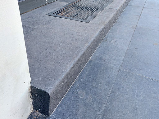 Облицовка бетонных ступеней крыльца ресторана Нюшины плюшки