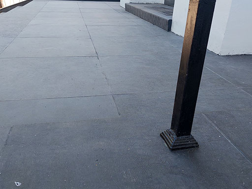 Облицовка бетонного крыльца ресторана Нюшины плюшки в Твери