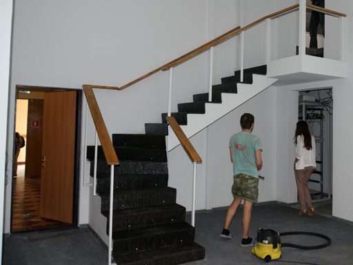 Монтаж лестницы в многоуровневой квартире
