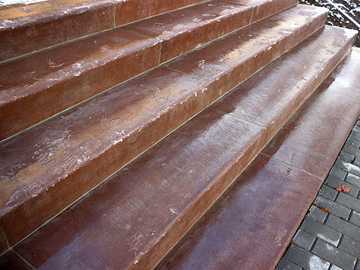 Отделка уличной лестницы из бетона в ЦКБ РАН